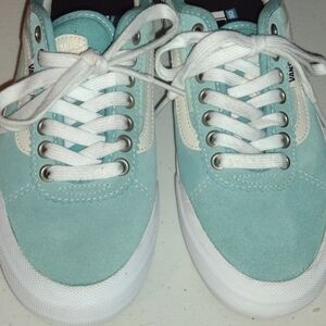 Chima pro 2 men’s Vans light blue turquoise color size 5.5